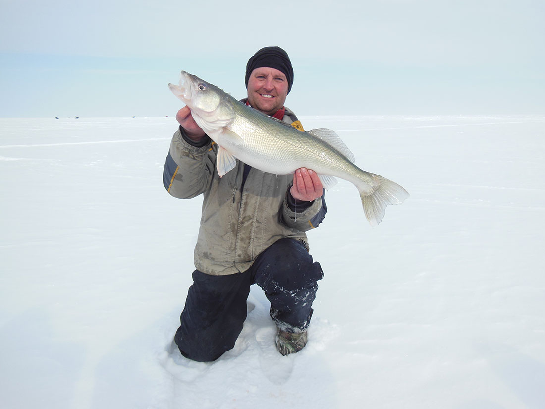 Lake Winnipeg Ice Fishing Packages with Blackwater cats Oufitter